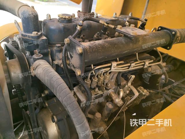 散热器全景（压路机发动机舱）