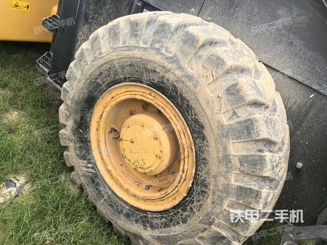 前輪右側(cè)減震塊連接及部件（壓路機前后車架）