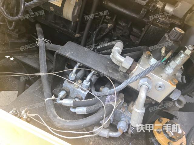 柴油泵全景（压路机发动机舱）