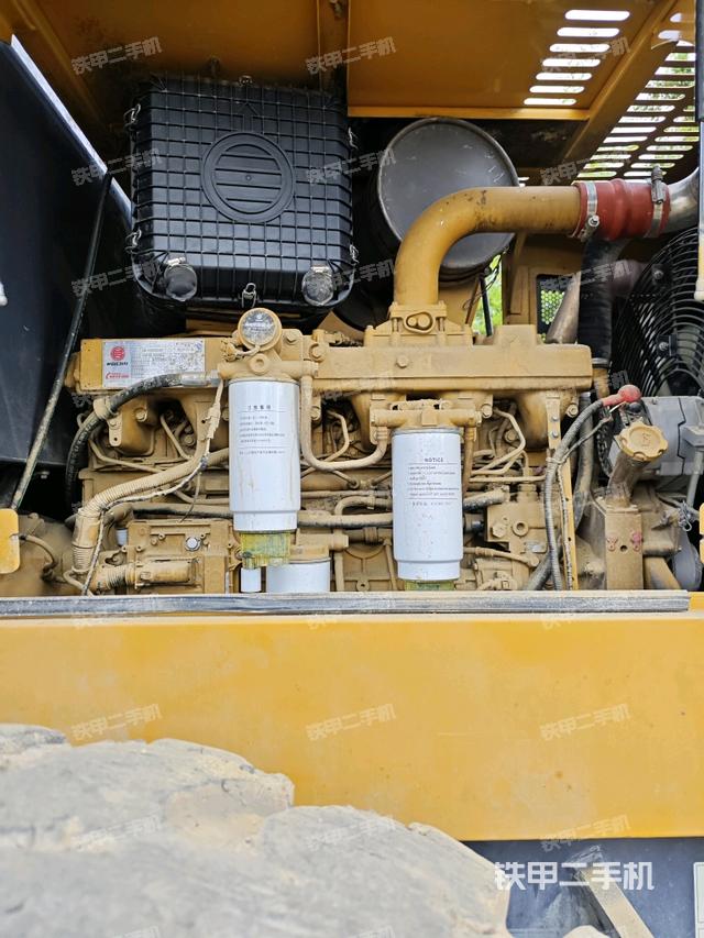 发动机左侧（整机外观及大件）