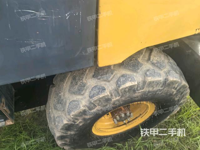 前轮右侧减震块连接及部件（压路机前后车架）