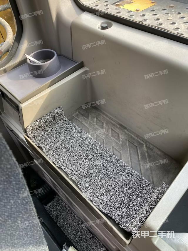 座椅后部（駕駛室部分）