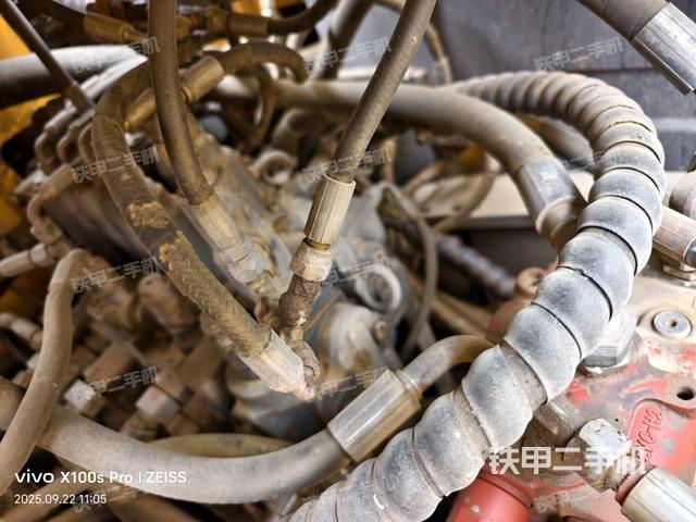 回转马达和主控阀（整机外观）