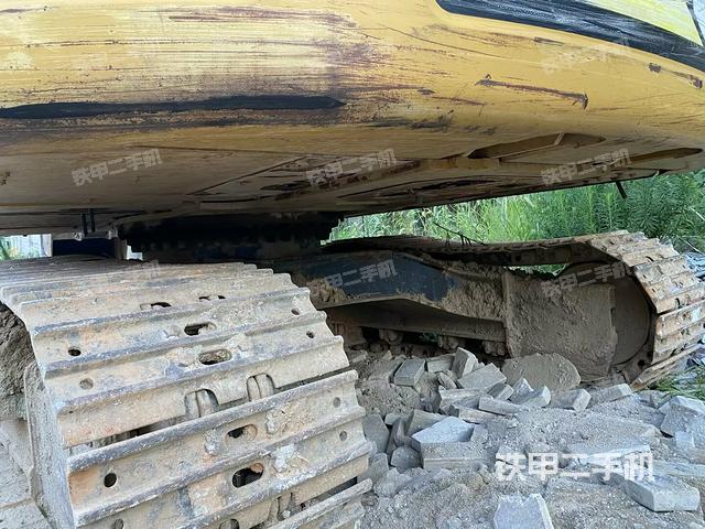 轉(zhuǎn)盤和下車架正前（工作和回轉(zhuǎn)裝置）