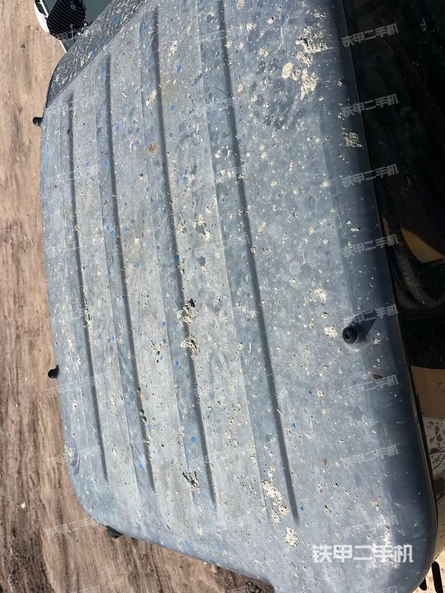 驾驶室顶部（整机外观）