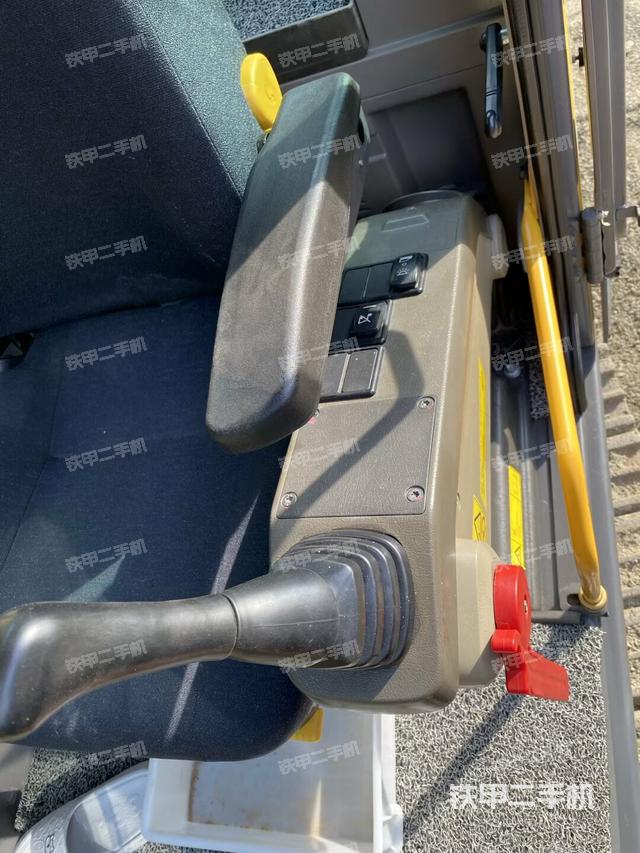 座椅左側(cè)控制臺/音響/含左手柄（駕駛室部分）