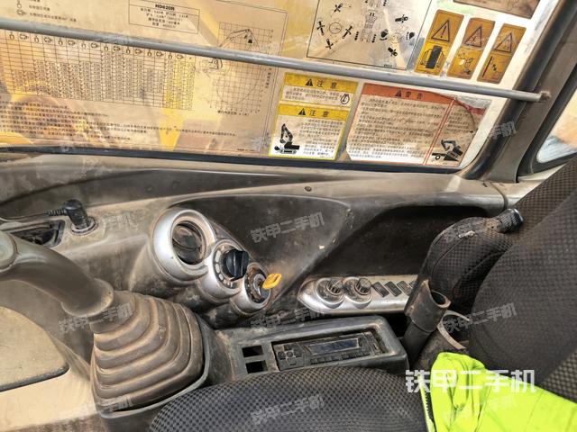 座椅左侧控制台/音响/含左手柄（驾驶室部分）