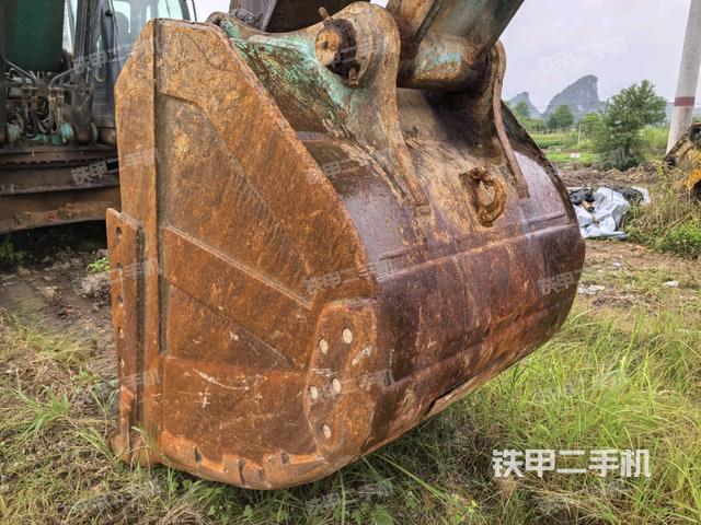 鏟斗右后整體（工作和回轉(zhuǎn)裝置）