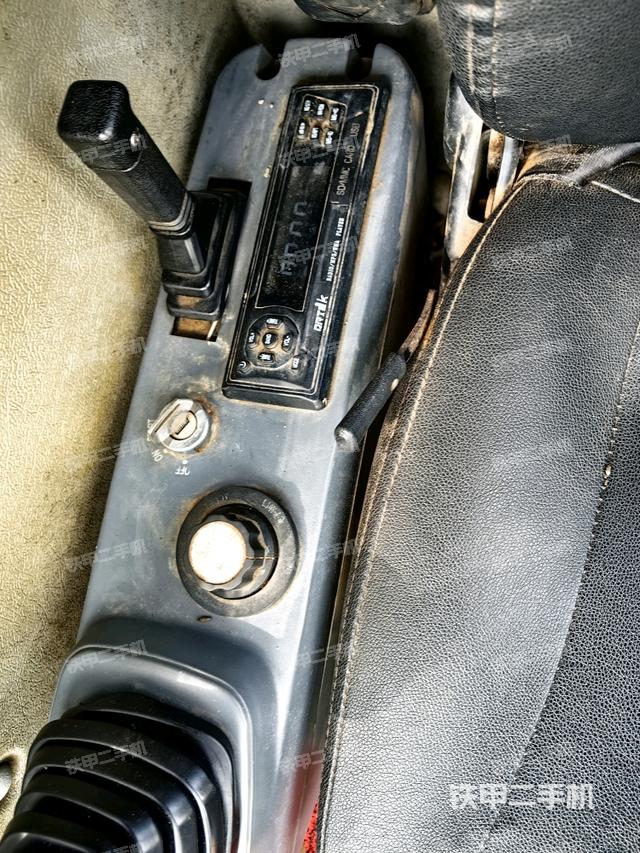 座椅右侧控制台/钥匙门/油门/含右手柄（驾驶室部分）