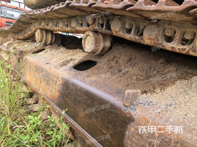 右驅(qū)動輪（行走機(jī)構(gòu)）