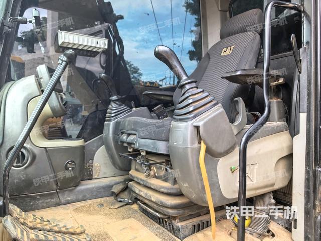 座椅左側(cè)控制臺(tái)/音響/含左手柄（駕駛室部分）