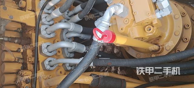 回转马达和主控阀（整机外观）