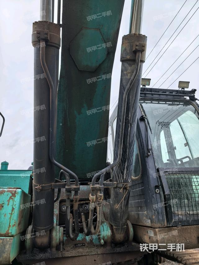 大臂油缸整體?豎拍（工作和回轉(zhuǎn)裝置）