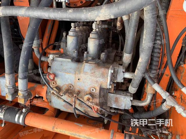 回轉(zhuǎn)馬達和主控閥（整機外觀）