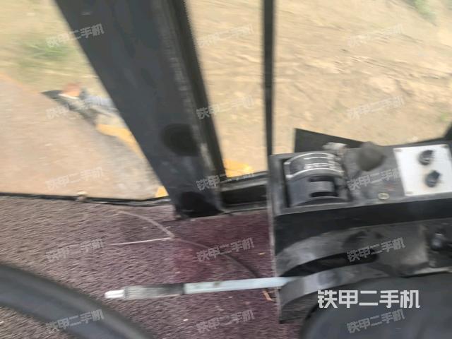 驾驶室顶蓬内（压路机驾驶室）