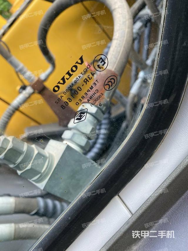 左后方玻璃角標(biāo)（駕駛室部分）