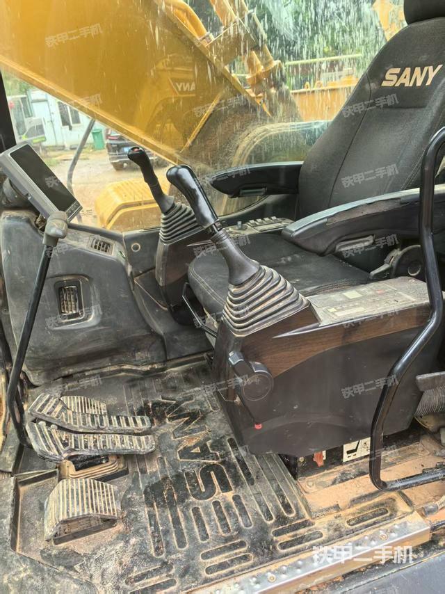 驾驶室整体（整机外观）