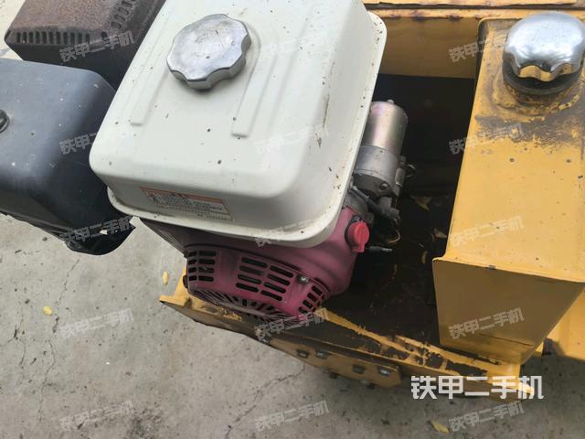 发动机舱全景（压路机发动机舱）