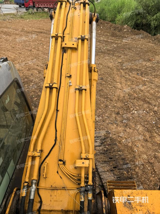 大臂背部俯视（工作和回转装置）