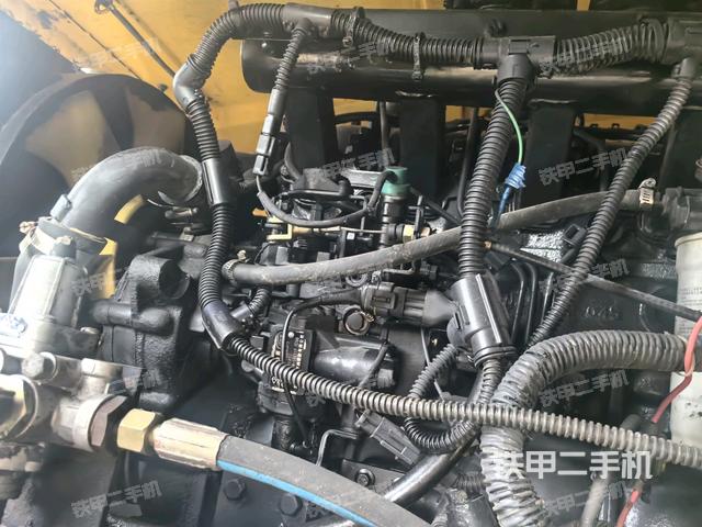 散热器全景（压路机发动机舱）