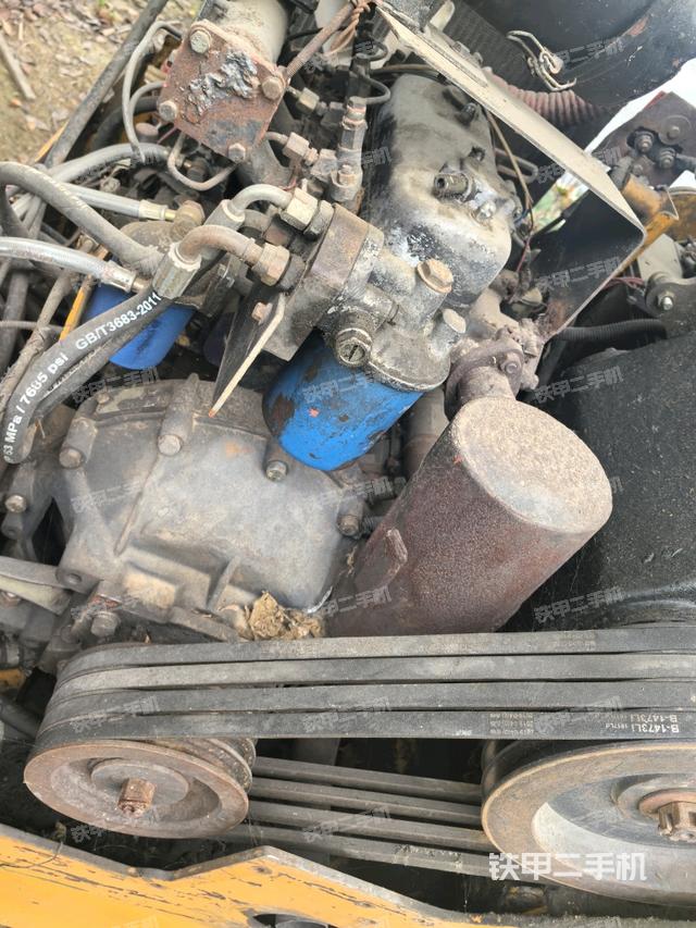 发动机舱全景（压路机发动机舱）