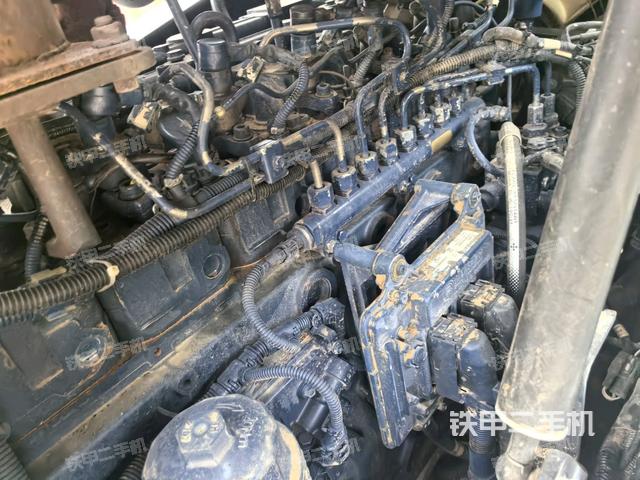 發(fā)動機艙全景（壓路機發(fā)動機艙）