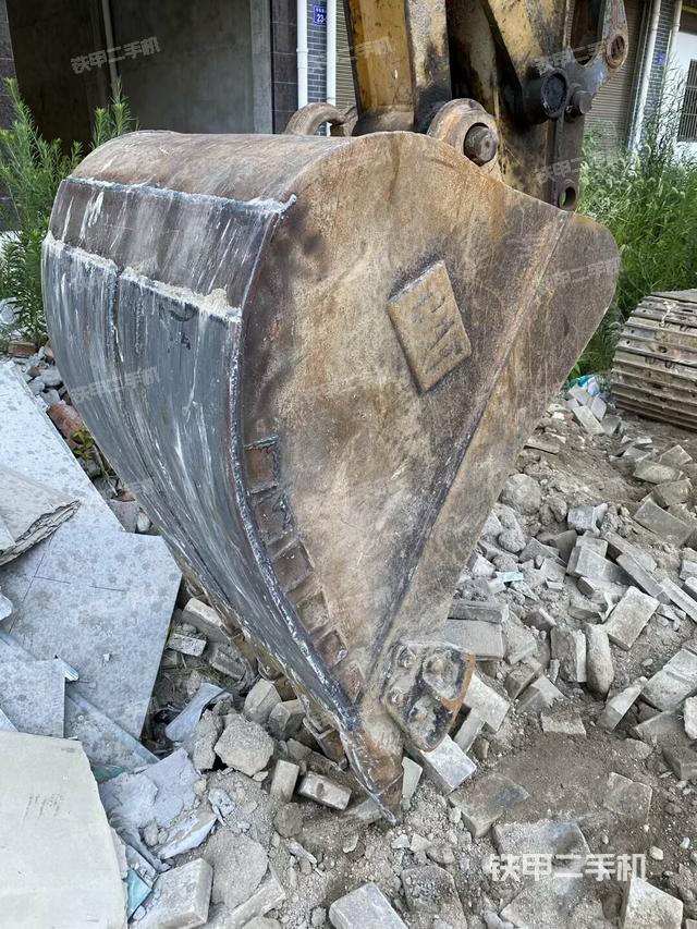 鏟斗右后整體（工作和回轉(zhuǎn)裝置）