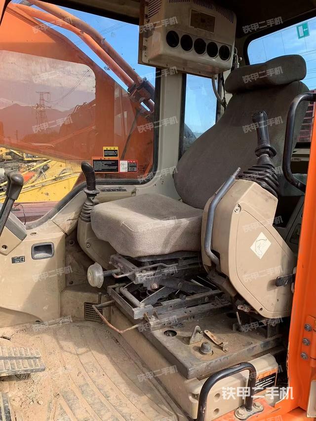 駕駛室整體（整機外觀）