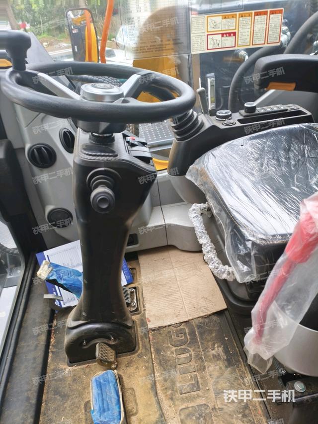 驾驶室整体（整机外观）