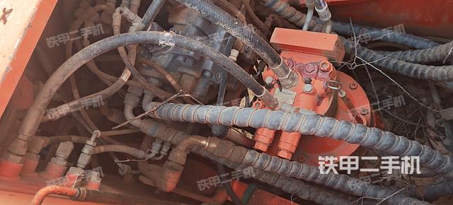 回转马达和主控阀（整机外观）