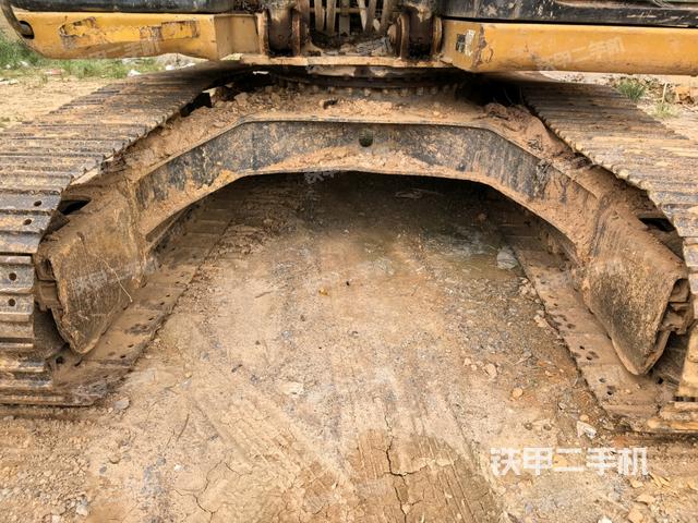 轉(zhuǎn)盤和下車架正前（工作和回轉(zhuǎn)裝置）