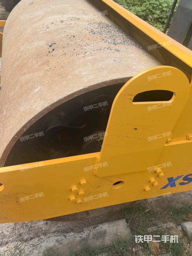 前轮左侧减震块连接及部件（压路机前后车架）