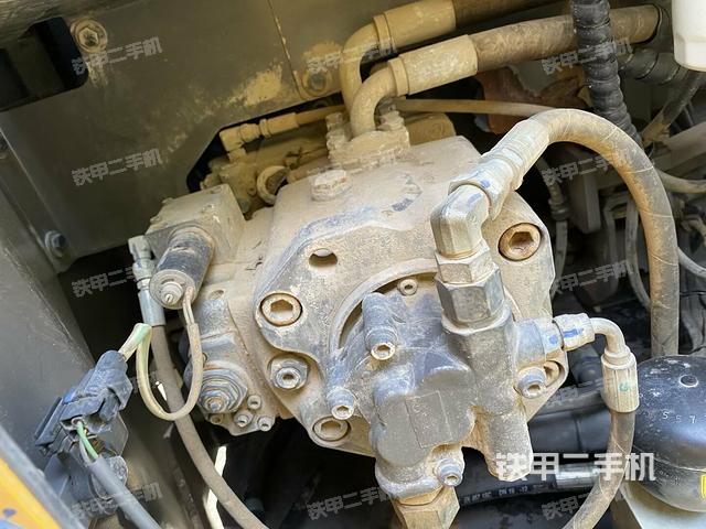 液壓泵斜45?左（大件艙室）