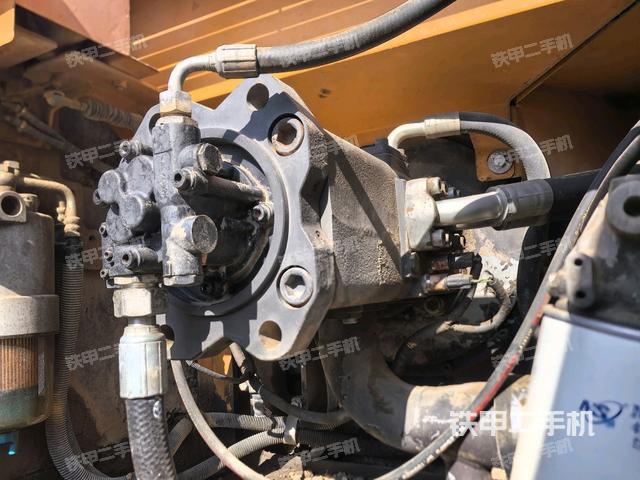 液压泵舱室正面整体（整机外观）