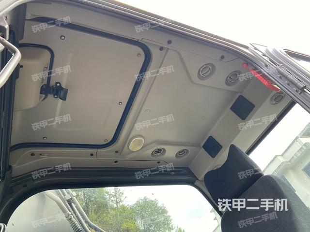 頂棚整體（駕駛室部分）