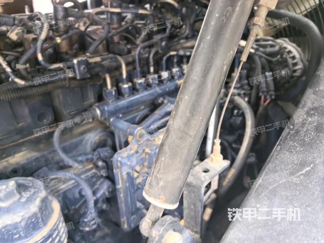 散熱器全景（壓路機發(fā)動機艙）