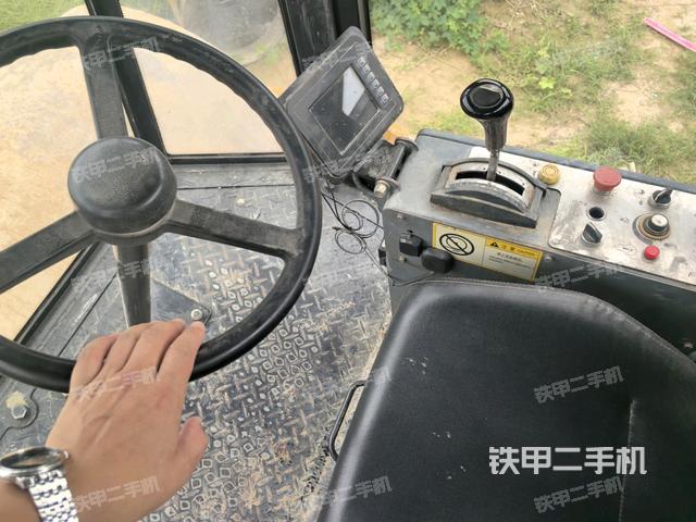操作把手（壓路機駕駛室）