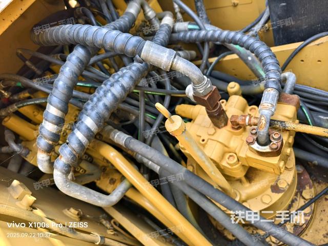 回转马达和主控阀（整机外观）