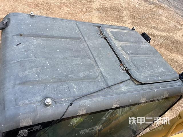 驾驶室顶部（整机外观）