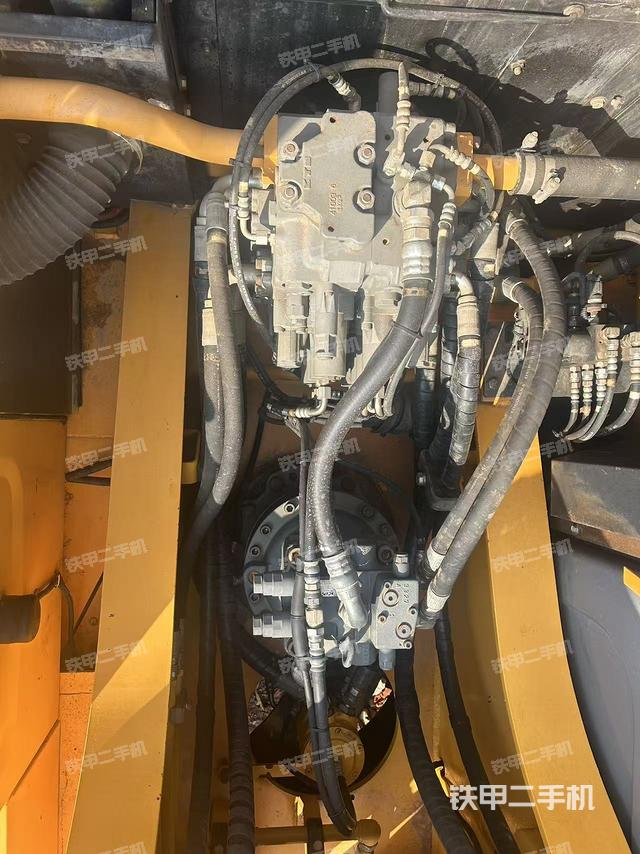 回转马达和主控阀（整机外观）