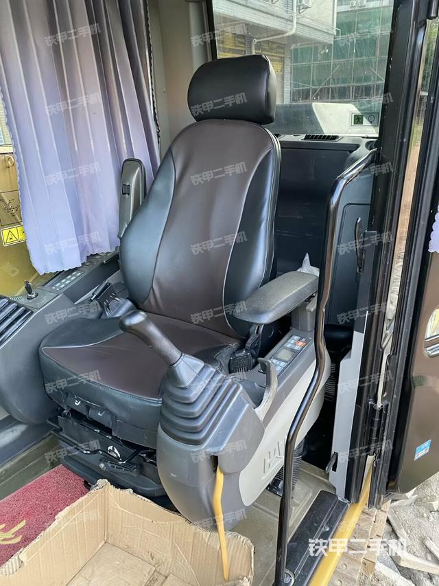 左后方玻璃角標(biāo)（駕駛室部分）