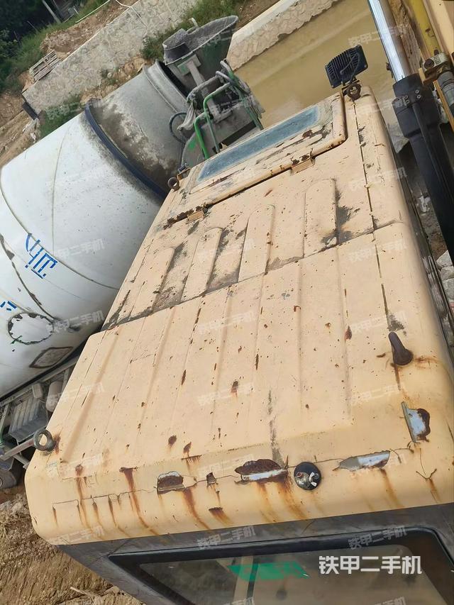 驾驶室顶部（整机外观）