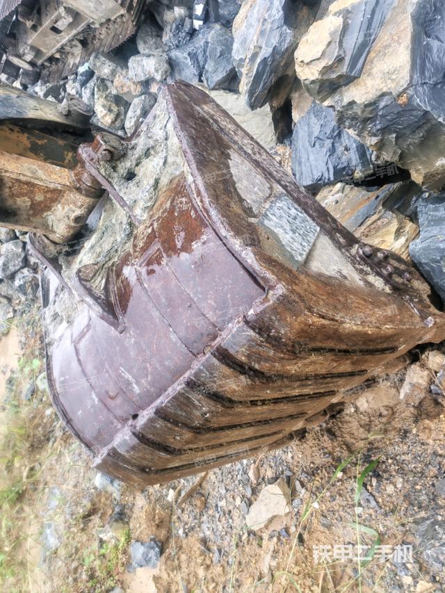 转盘和下车架正前（工作和回转装置）