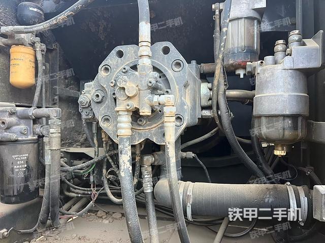 液壓泵艙室正面整體（整機(jī)外觀）