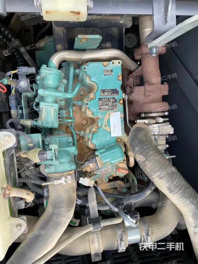 發(fā)動(dòng)機(jī)室（上車部件）