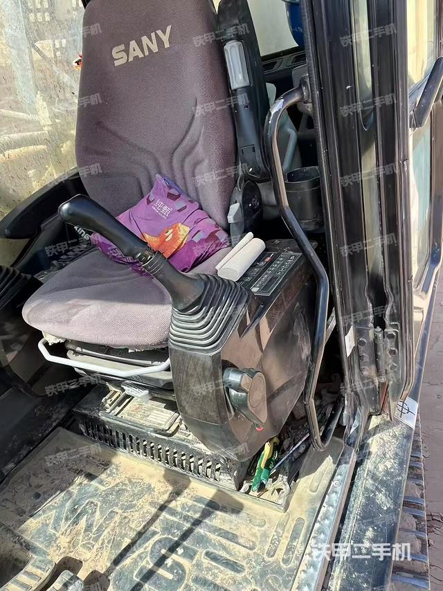 驾驶室整体（整机外观）