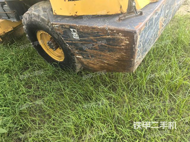前车架正左侧（压路机前后车架）