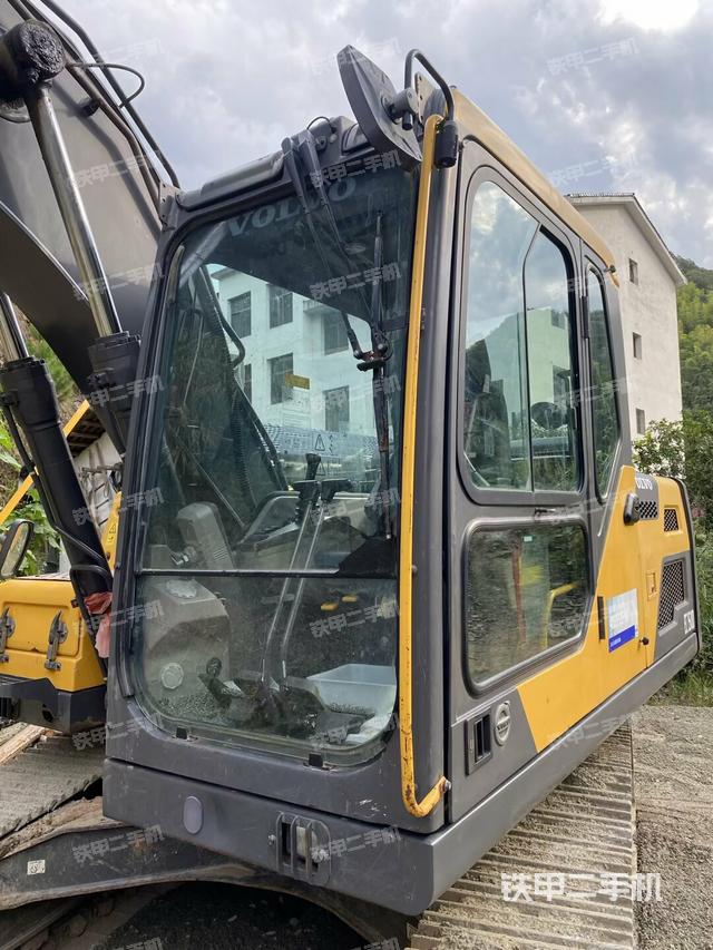 駕駛室左前45度（駕駛室部分）