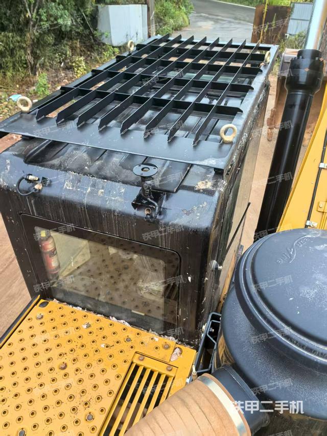 驾驶室顶部（整机外观）