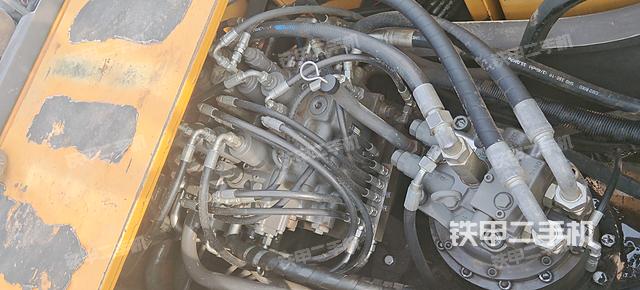 回转马达和主控阀（整机外观）